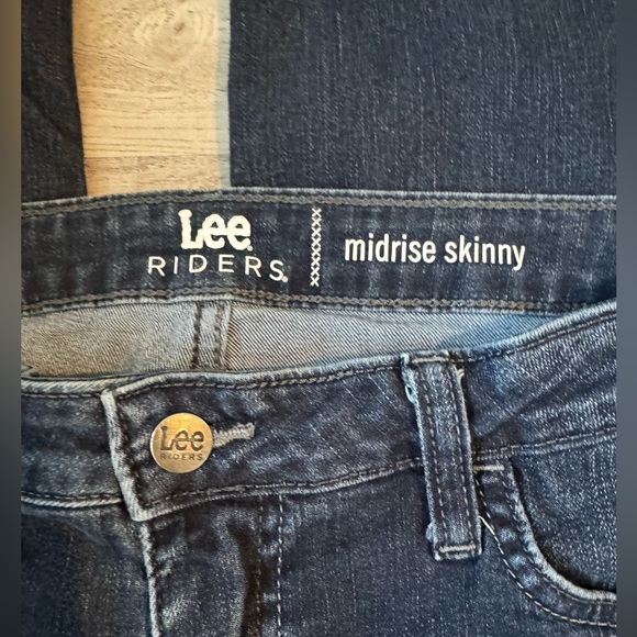 Lee Riders Mid-rise Skinny Jeans. Size 14M. Color Blue. - Picture 5 of 6